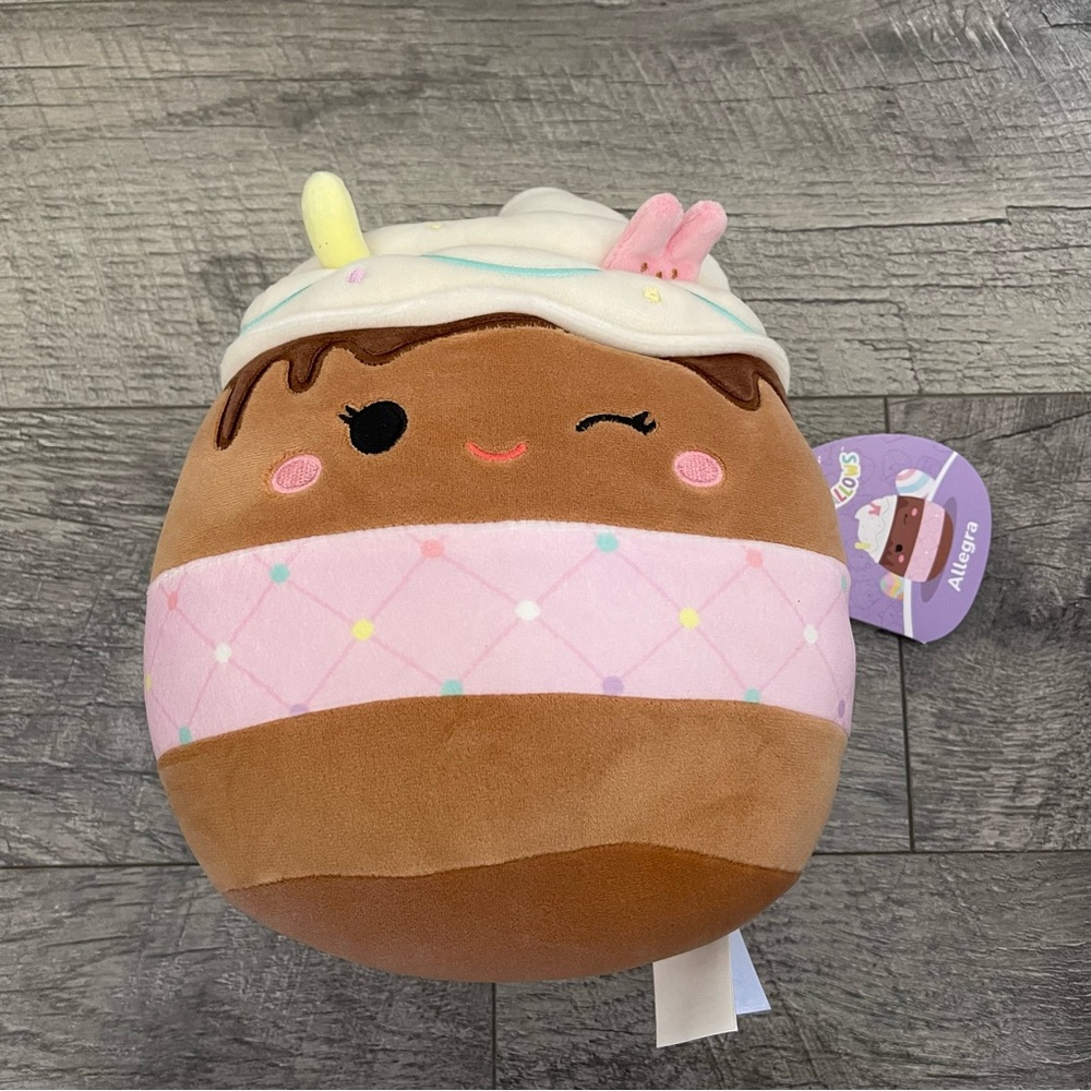 BNWT Squishmallows 9" Allegra Winking Chocolate Frappe with Pink Quilted Sleeve